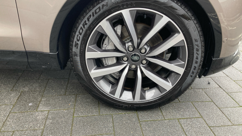 Land Rover Discovery 3.0 D300 Dynamic SE 5dr Auto Diesel Station Wagon